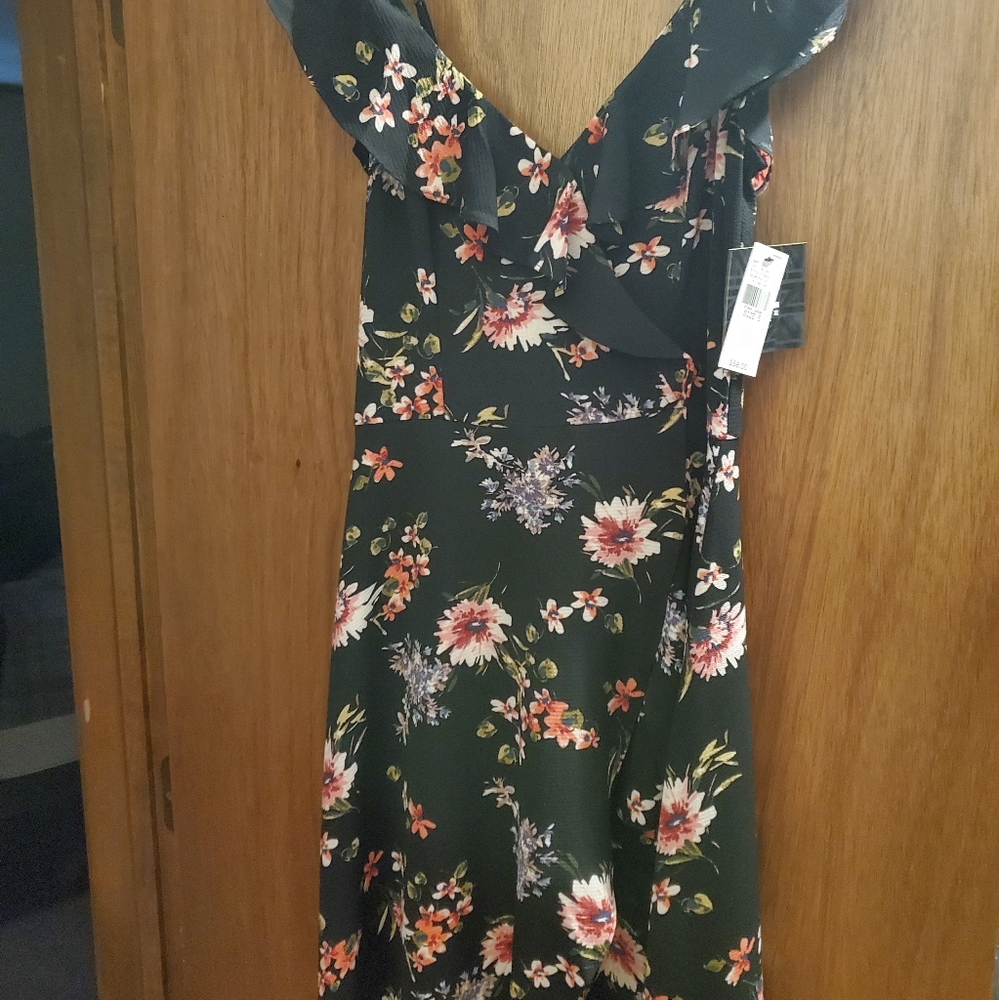 Dress - Picture 6 of 6